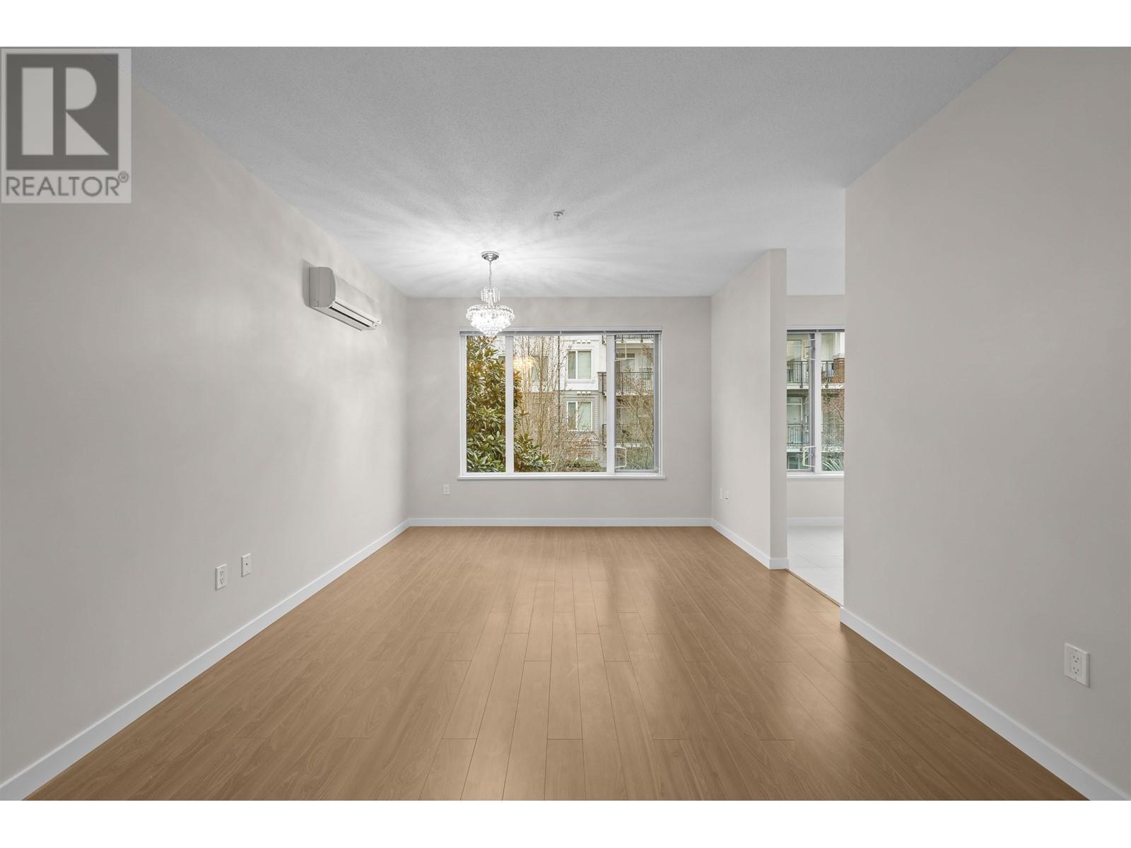 Listing Picture 2 of 31 : 219 9388 MCKIM WAY, Richmond / 烈治文 - 魯藝地產 Yvonne Lu Group - MLS Medallion Club Member