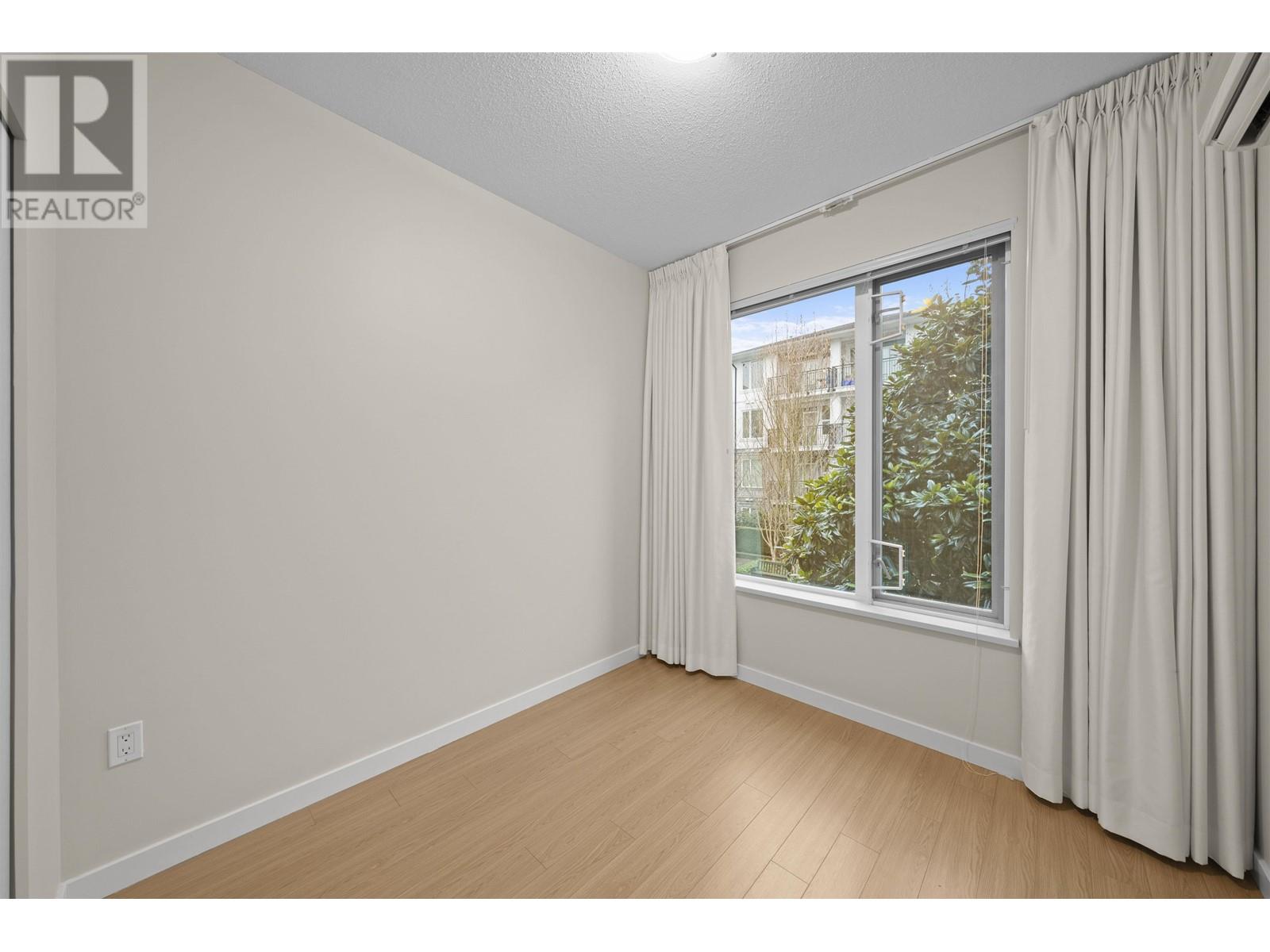 Listing Picture 6 of 31 : 219 9388 MCKIM WAY, Richmond / 烈治文 - 魯藝地產 Yvonne Lu Group - MLS Medallion Club Member