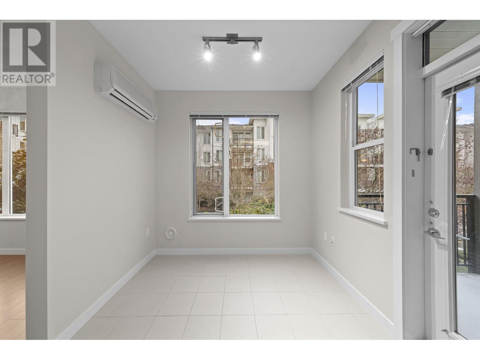 Listing Picture 7 of 31 : 219 9388 MCKIM WAY, Richmond / 烈治文 - 魯藝地產 Yvonne Lu Group - MLS Medallion Club Member