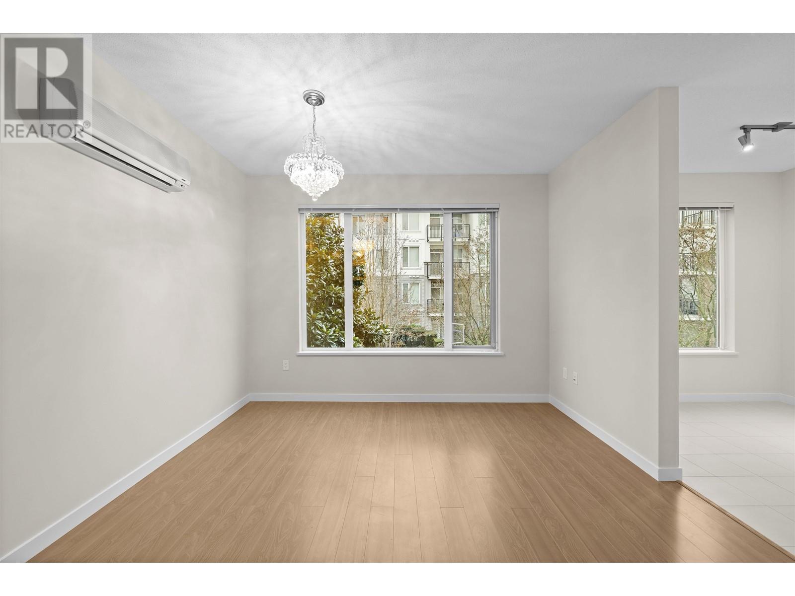 Listing Picture 9 of 31 : 219 9388 MCKIM WAY, Richmond / 烈治文 - 魯藝地產 Yvonne Lu Group - MLS Medallion Club Member