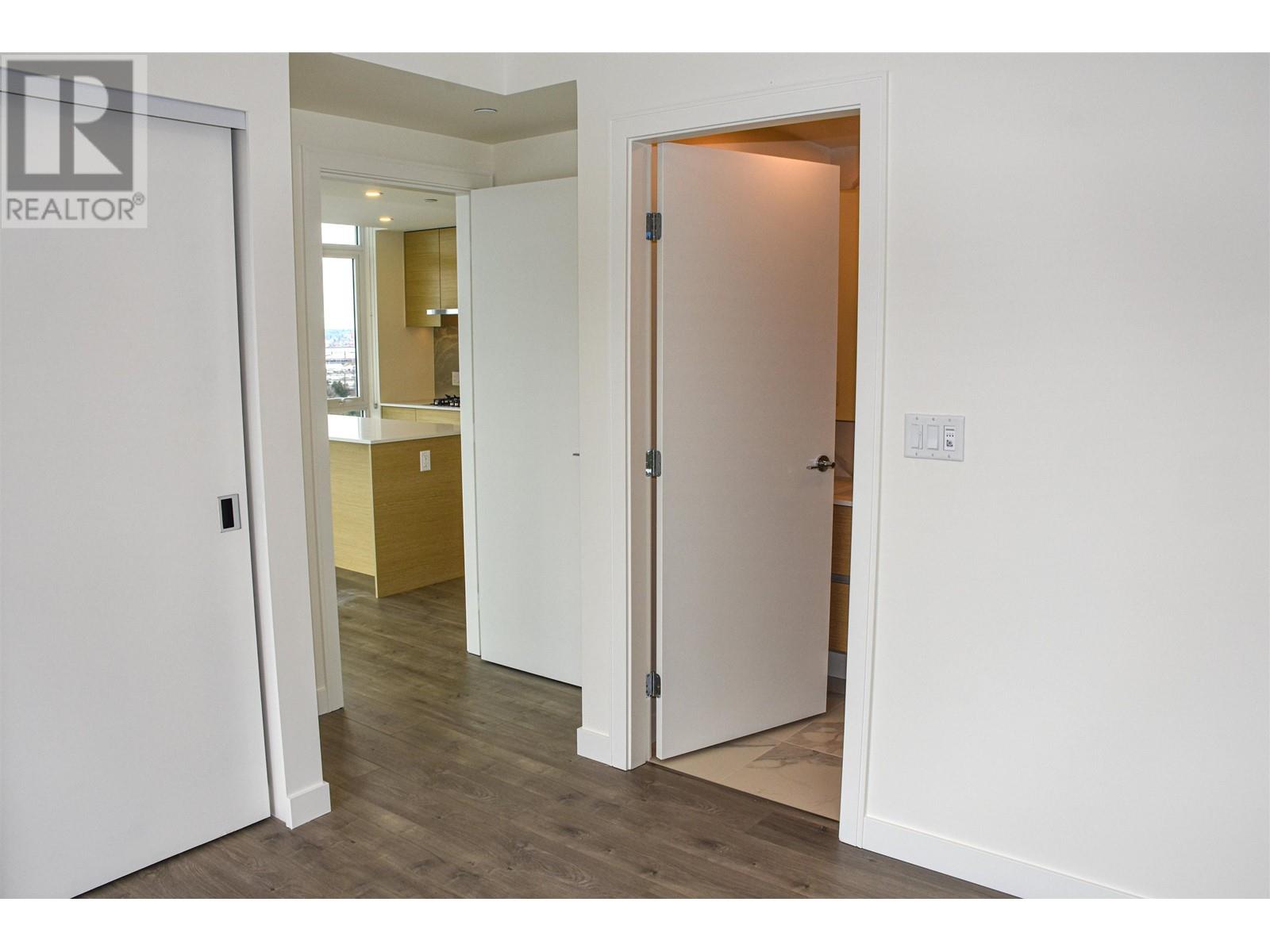 1702 200 Klahanie Court, West Vancouver, British Columbia  V7P 0E4 - Photo 8 - R2968137