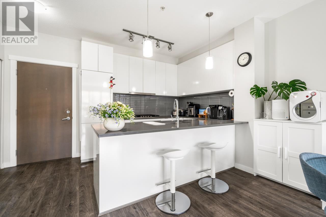 Listing Picture 7 of 17 : 227 9311 ALEXANDRA ROAD, Richmond / 烈治文 - 魯藝地產 Yvonne Lu Group - MLS Medallion Club Member