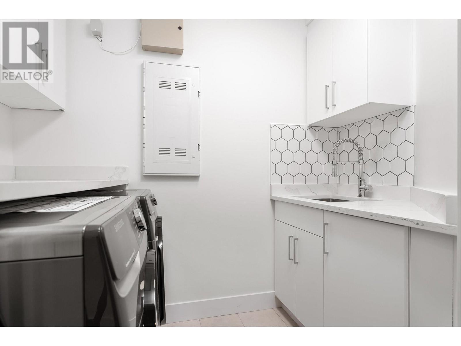 3548 Oxford Street, Port Coquitlam, British Columbia  V3B 4E4 - Photo 25 - R2968096