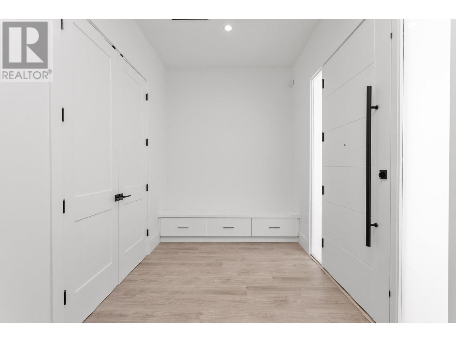 Property at 3548 OXFORD STREET image 5