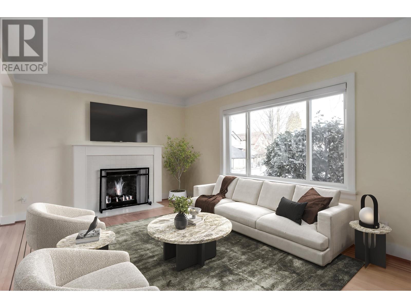 Listing Picture 11 of 24 : 207 W 19TH AVENUE, Vancouver / 溫哥華 - 魯藝地產 Yvonne Lu Group - MLS Medallion Club Member