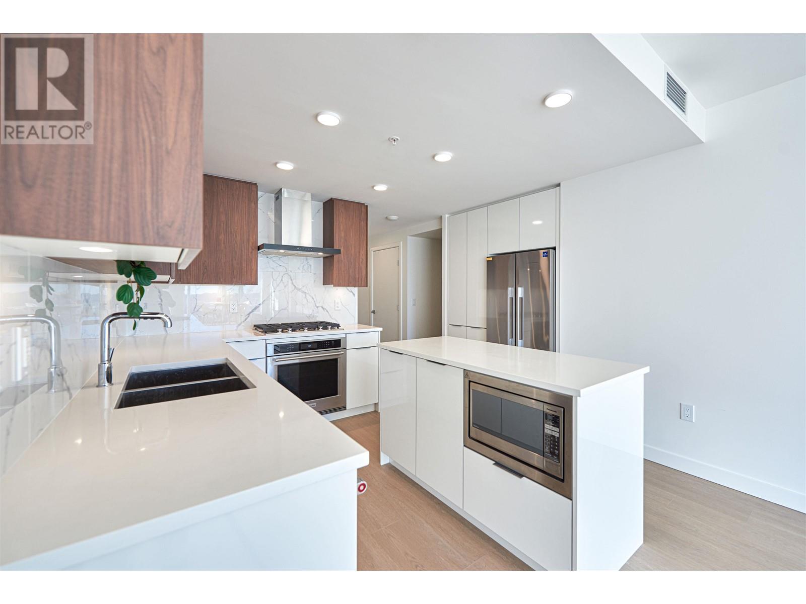 Listing Picture 13 of 29 : 802 7769 PARK CRESCENT, Burnaby / 本拿比 - 魯藝地產 Yvonne Lu Group - MLS Medallion Club Member