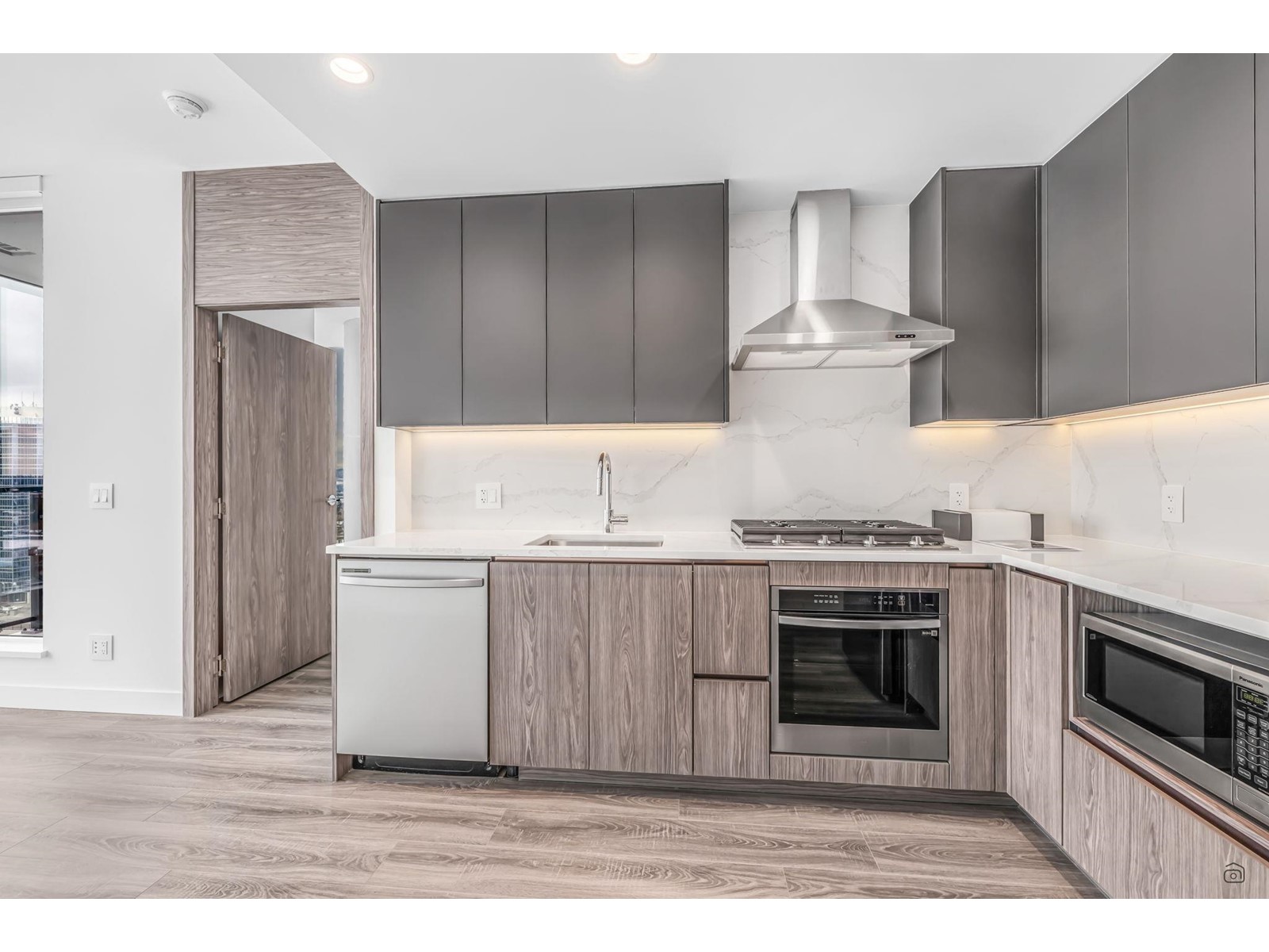 1208 10750 135a Street, Surrey, British Columbia  V3T 0V4 - Photo 13 - R2964905