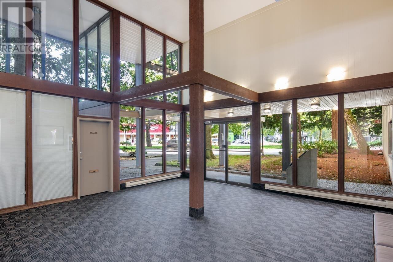 Listing Picture 2 of 3 : 301 8231 GRANVILLE AVENUE, Richmond / 烈治文 - 魯藝地產 Yvonne Lu Group - MLS Medallion Club Member