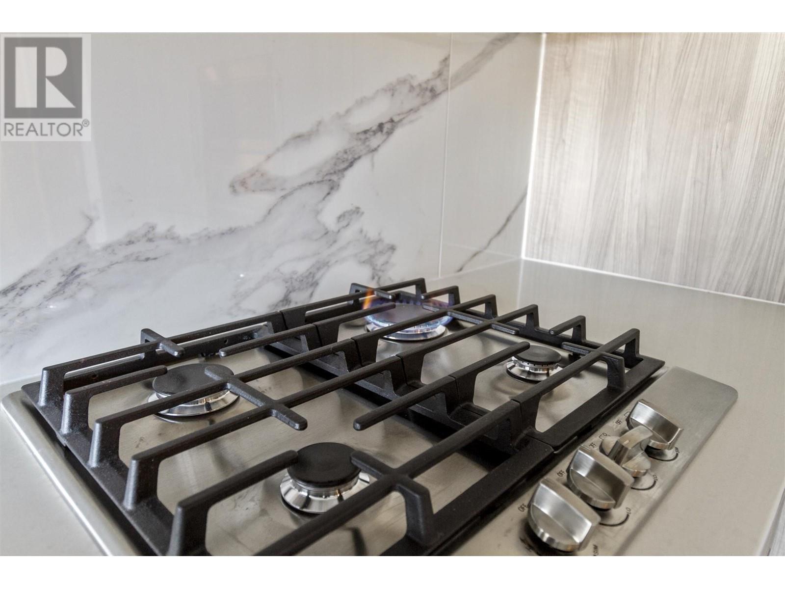 Listing Picture 6 of 31 : 505 4890 LOUGHEED HIGHWAY, Burnaby / 本拿比 - 魯藝地產 Yvonne Lu Group - MLS Medallion Club Member