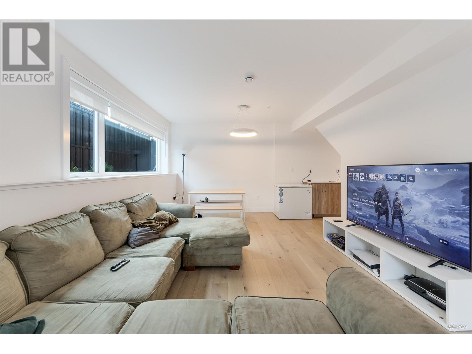 733 E 26th Avenue, Vancouver, British Columbia  V5V 2H9 - Photo 3 - R2968168