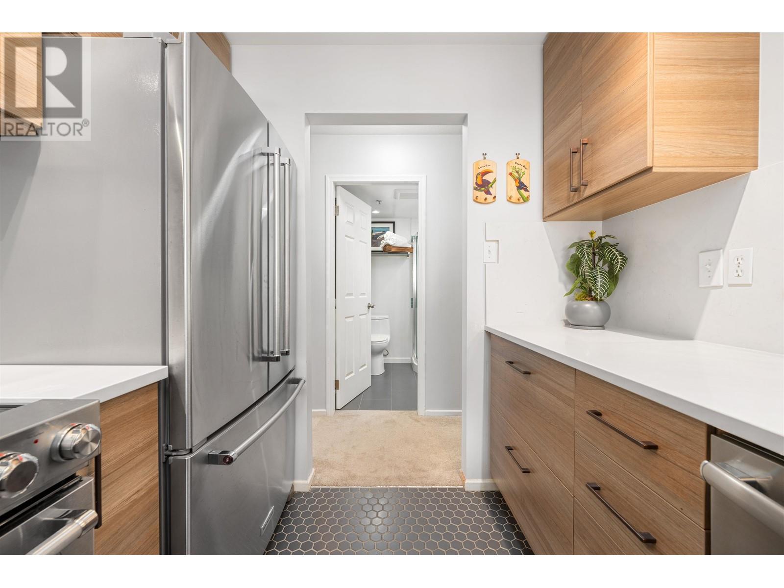 Listing Picture 2 of 33 : E204 623 W 14TH AVENUE, Vancouver / 溫哥華 - 魯藝地產 Yvonne Lu Group - MLS Medallion Club Member