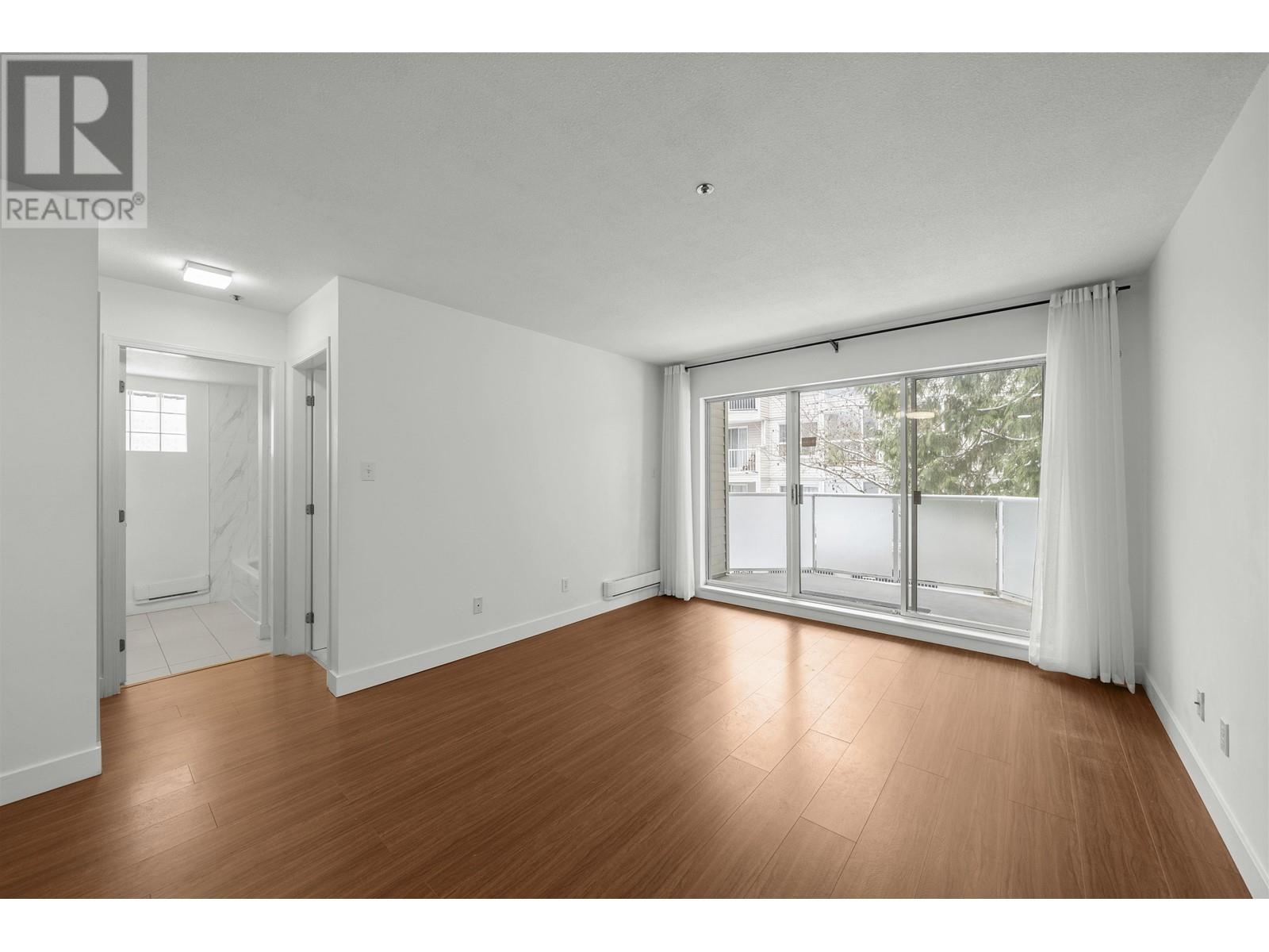 Listing Picture 6 of 26 : 208 7031 BLUNDELL ROAD, Richmond / 烈治文 - 魯藝地產 Yvonne Lu Group - MLS Medallion Club Member