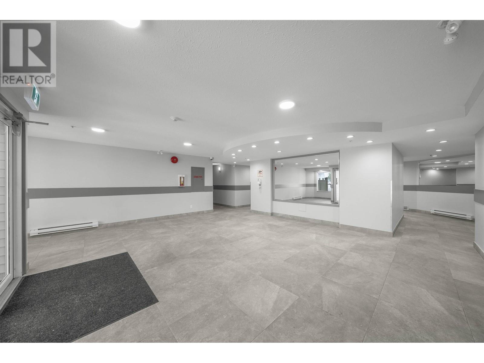 Listing Picture 2 of 26 : 208 7031 BLUNDELL ROAD, Richmond / 烈治文 - 魯藝地產 Yvonne Lu Group - MLS Medallion Club Member