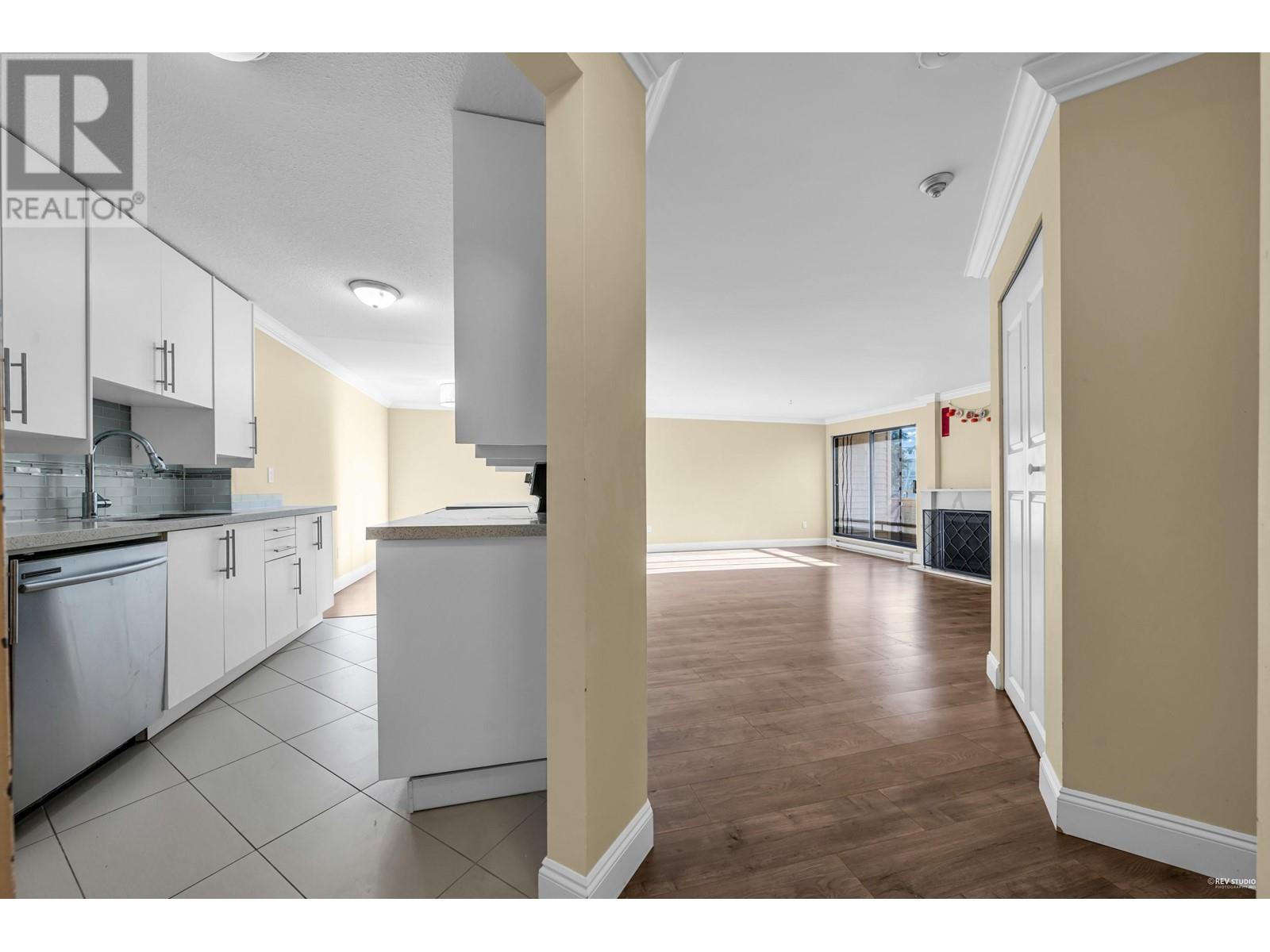 Listing Picture 2 of 26 : 214 7295 MOFFATT ROAD, Richmond / 烈治文 - 魯藝地產 Yvonne Lu Group - MLS Medallion Club Member