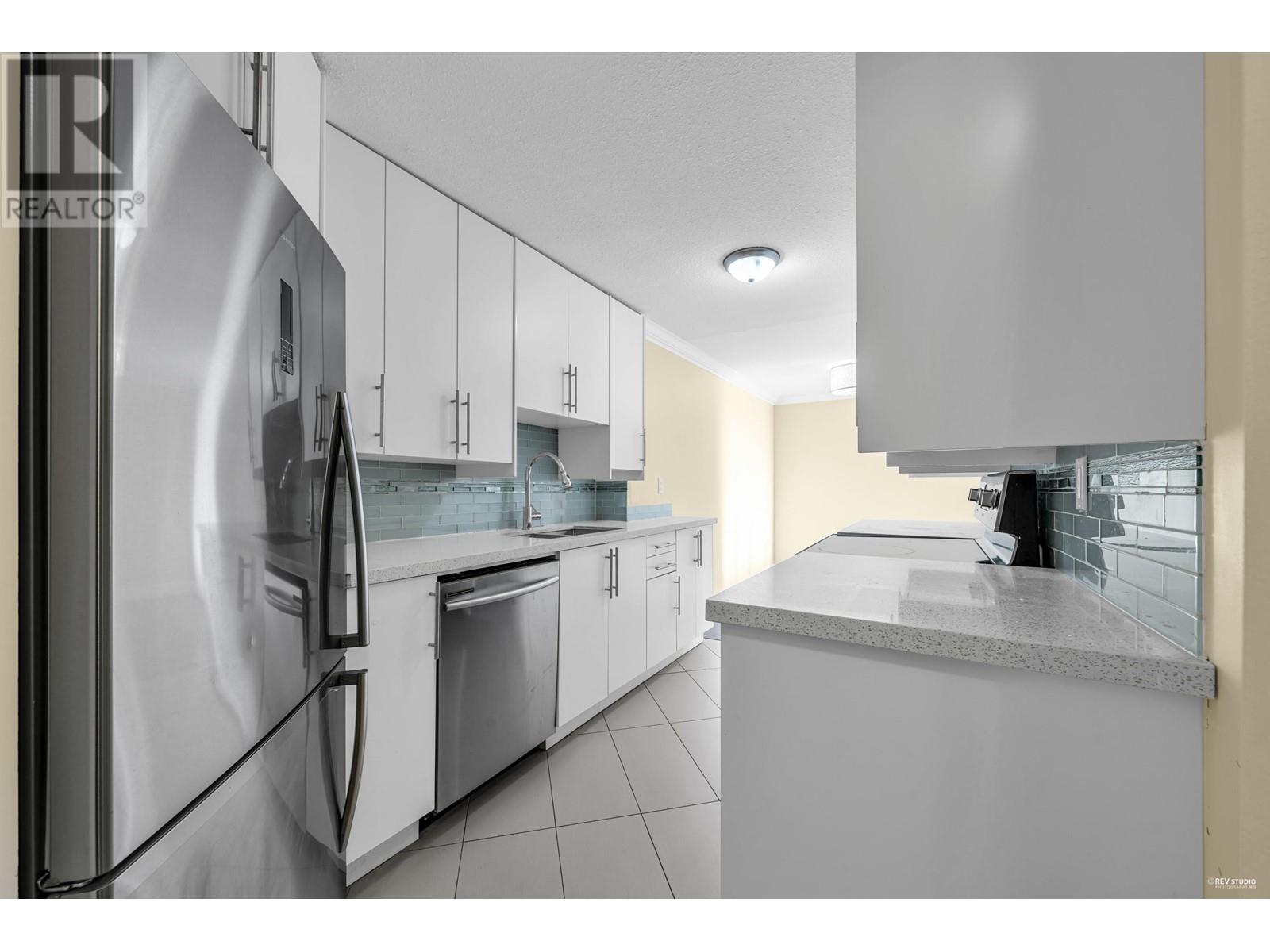 Listing Picture 3 of 26 : 214 7295 MOFFATT ROAD, Richmond / 烈治文 - 魯藝地產 Yvonne Lu Group - MLS Medallion Club Member