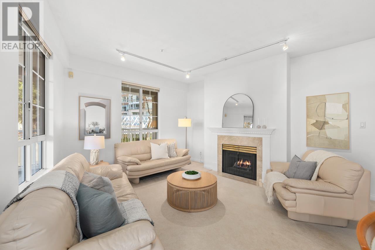 Listing Picture 2 of 36 : 220 5835 HAMPTON PLACE, Vancouver / 溫哥華 - 魯藝地產 Yvonne Lu Group - MLS Medallion Club Member