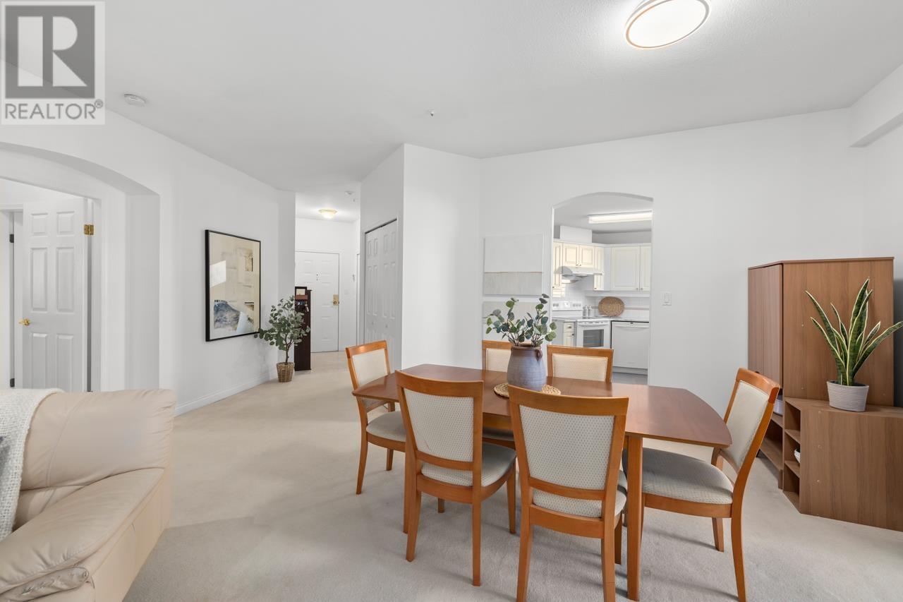 Listing Picture 5 of 36 : 220 5835 HAMPTON PLACE, Vancouver / 溫哥華 - 魯藝地產 Yvonne Lu Group - MLS Medallion Club Member