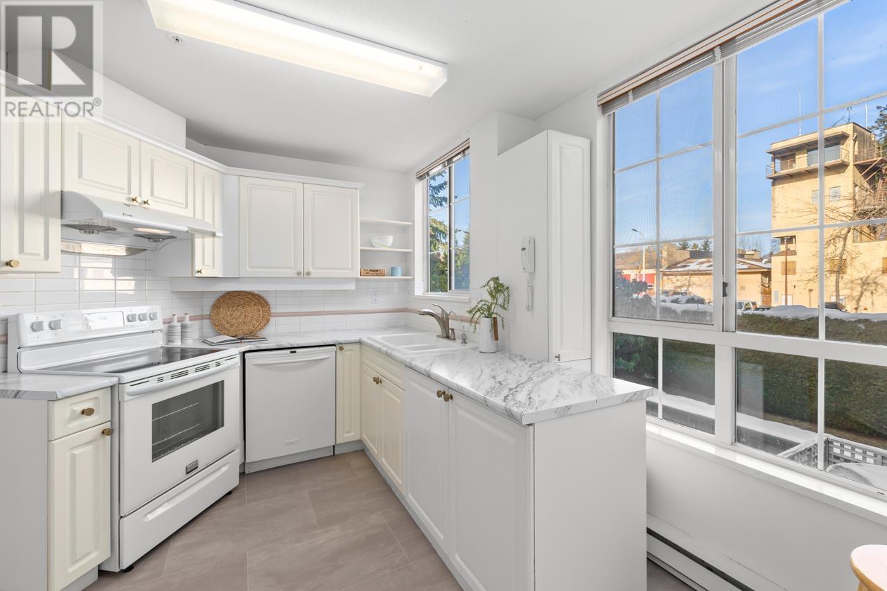 Listing Picture 8 of 36 : 220 5835 HAMPTON PLACE, Vancouver / 溫哥華 - 魯藝地產 Yvonne Lu Group - MLS Medallion Club Member