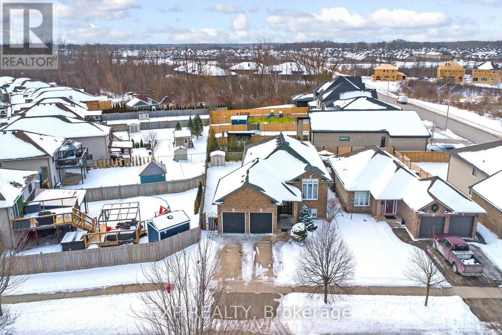 Property at 7 LYNBROOK LANE image 2