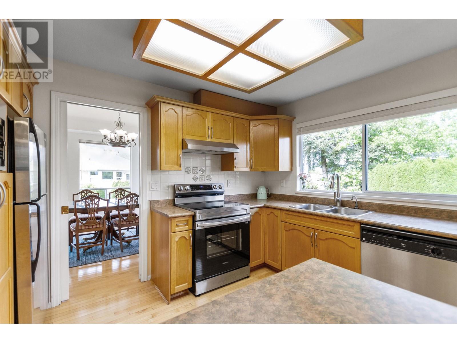2435 Kensington Crescent, Port Coquitlam, British Columbia  V3C 5N8 - Photo 10 - R2967588