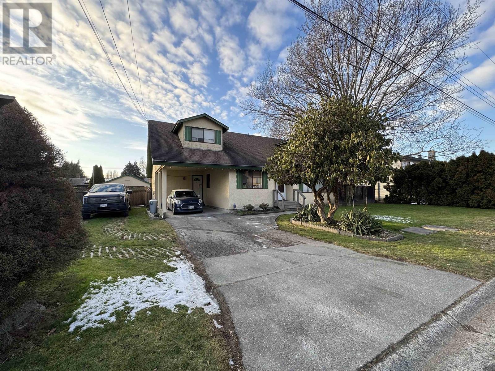 Property at 4457 46B STREET image 4