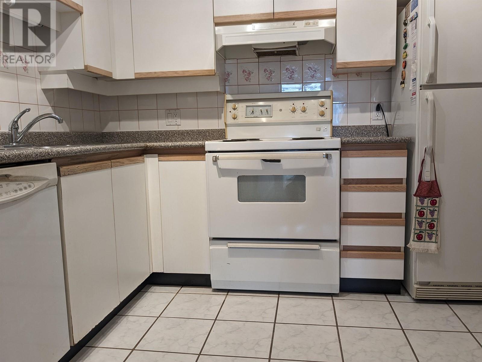 Listing Picture 4 of 18 : 303 950 CAMBIE STREET, Vancouver / 溫哥華 - 魯藝地產 Yvonne Lu Group - MLS Medallion Club Member