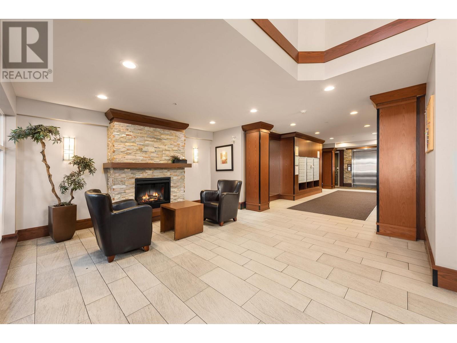 Listing Picture 24 of 28 : 204 4788 BRENTWOOD DRIVE, Burnaby / 本拿比 - 魯藝地產 Yvonne Lu Group - MLS Medallion Club Member
