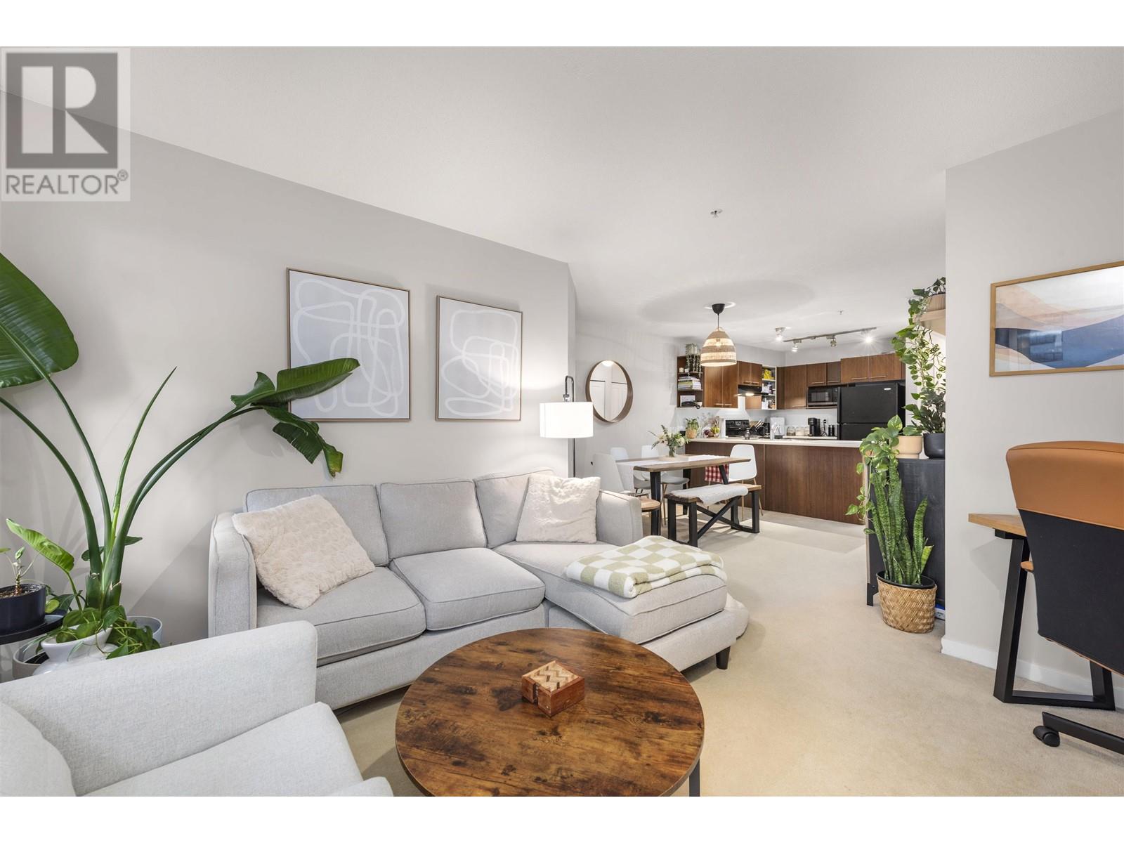 Listing Picture 5 of 28 : 204 4788 BRENTWOOD DRIVE, Burnaby / 本拿比 - 魯藝地產 Yvonne Lu Group - MLS Medallion Club Member