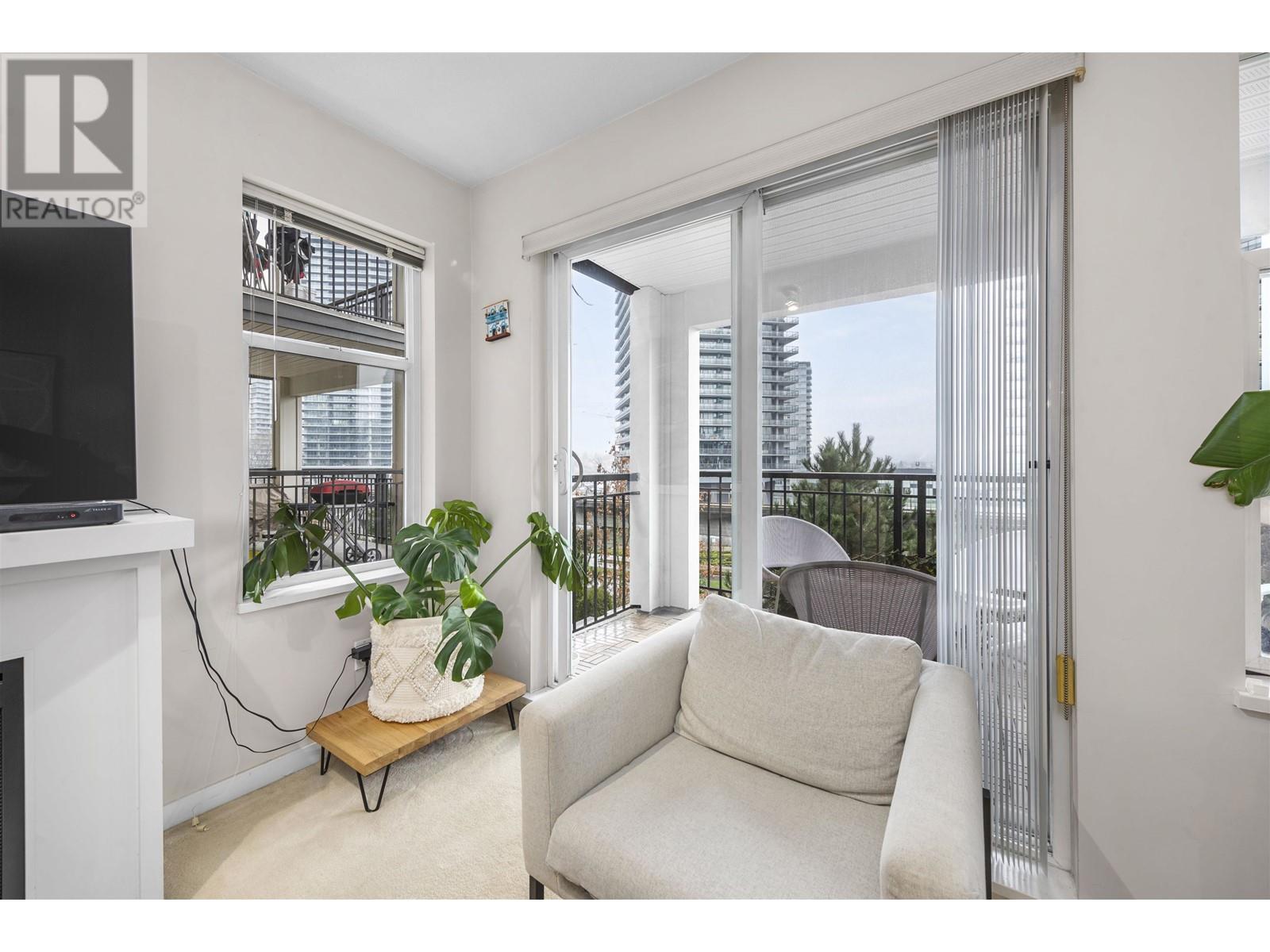 Listing Picture 3 of 28 : 204 4788 BRENTWOOD DRIVE, Burnaby / 本拿比 - 魯藝地產 Yvonne Lu Group - MLS Medallion Club Member