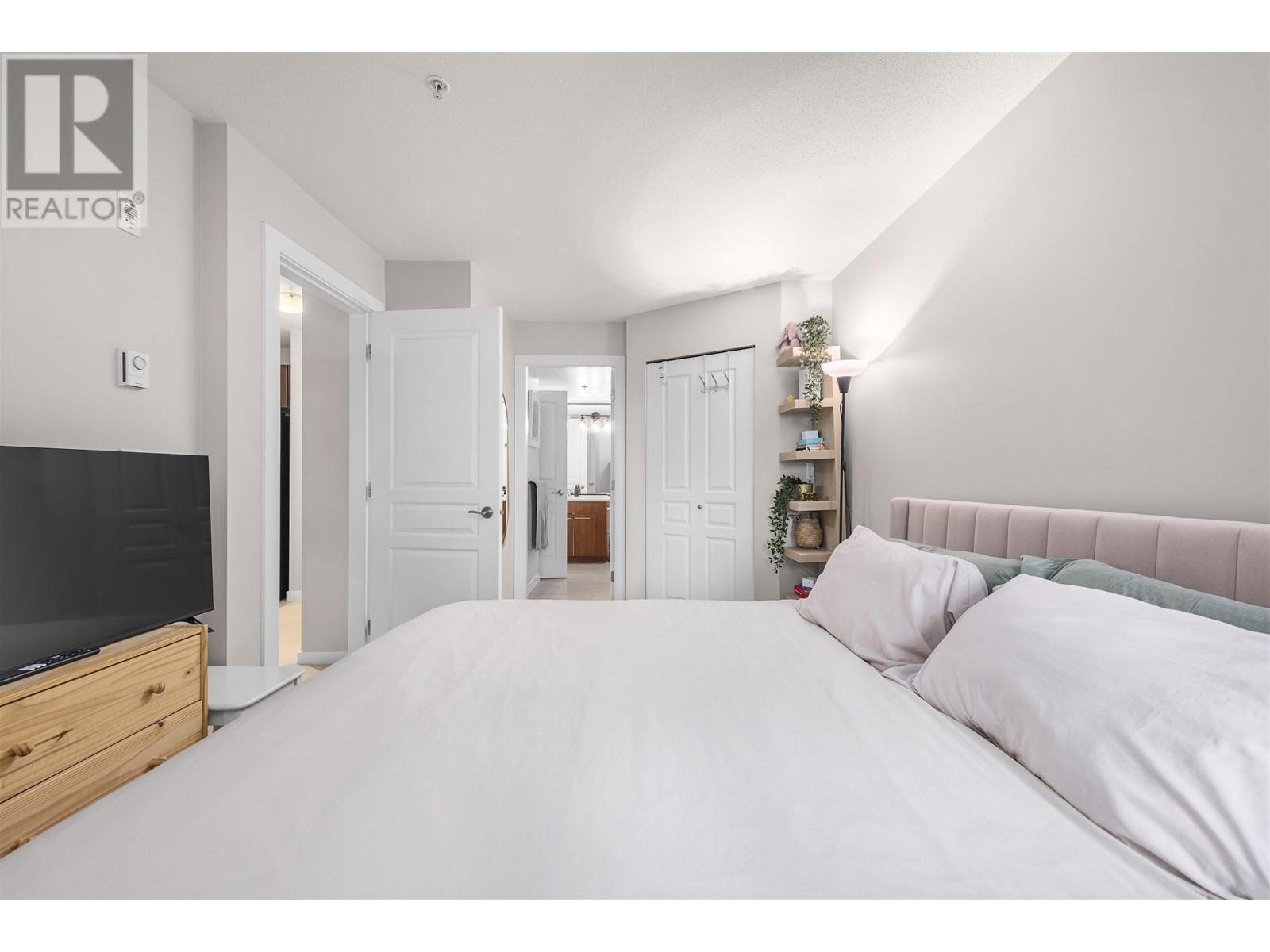 Listing Picture 12 of 28 : 204 4788 BRENTWOOD DRIVE, Burnaby / 本拿比 - 魯藝地產 Yvonne Lu Group - MLS Medallion Club Member