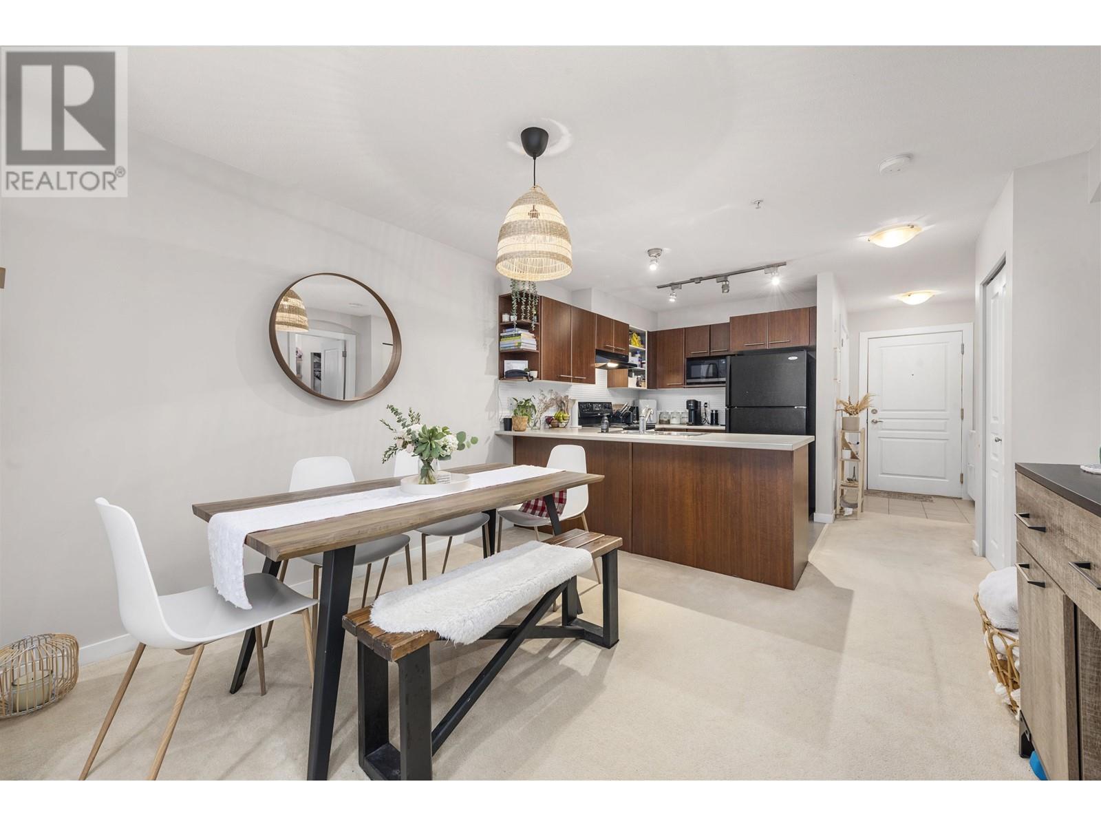 Listing Picture 9 of 28 : 204 4788 BRENTWOOD DRIVE, Burnaby / 本拿比 - 魯藝地產 Yvonne Lu Group - MLS Medallion Club Member