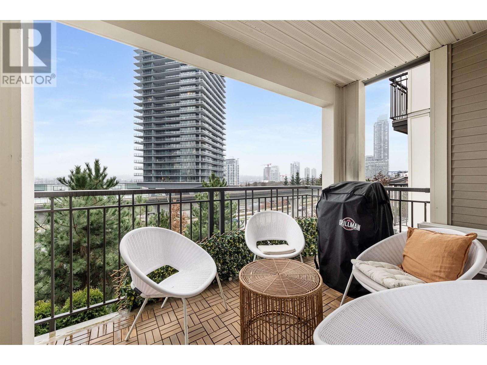 Listing Picture 17 of 28 : 204 4788 BRENTWOOD DRIVE, Burnaby / 本拿比 - 魯藝地產 Yvonne Lu Group - MLS Medallion Club Member