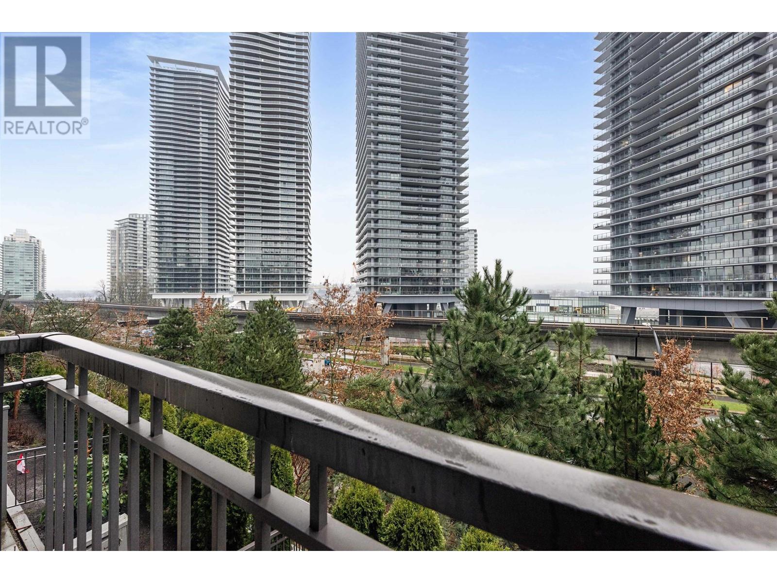 Listing Picture 20 of 28 : 204 4788 BRENTWOOD DRIVE, Burnaby / 本拿比 - 魯藝地產 Yvonne Lu Group - MLS Medallion Club Member