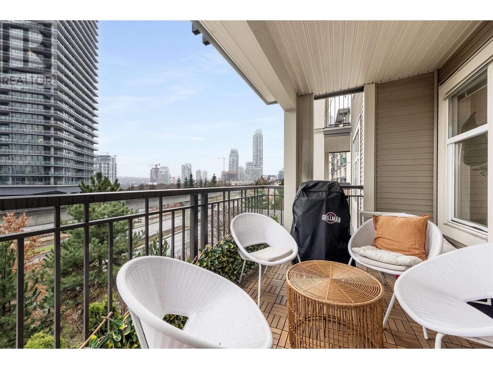 Listing Picture 18 of 28 : 204 4788 BRENTWOOD DRIVE, Burnaby / 本拿比 - 魯藝地產 Yvonne Lu Group - MLS Medallion Club Member