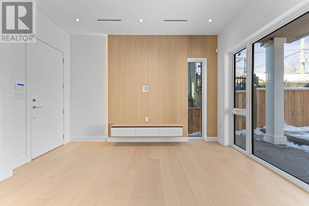 2 1315 W 64th Avenue, Vancouver, British Columbia  V6P 2M9 - Photo 4 - R2968193