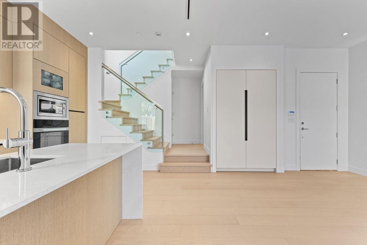 2 1315 W 64th Avenue, Vancouver, British Columbia  V6P 2M9 - Photo 6 - R2968193