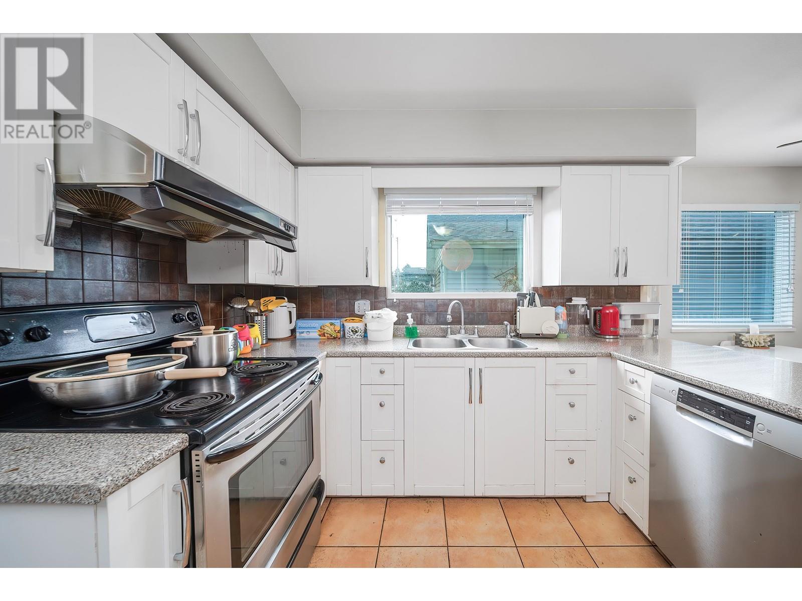 Listing Picture 11 of 30 : 9940 AQUILA ROAD, Richmond / 烈治文 - 魯藝地產 Yvonne Lu Group - MLS Medallion Club Member