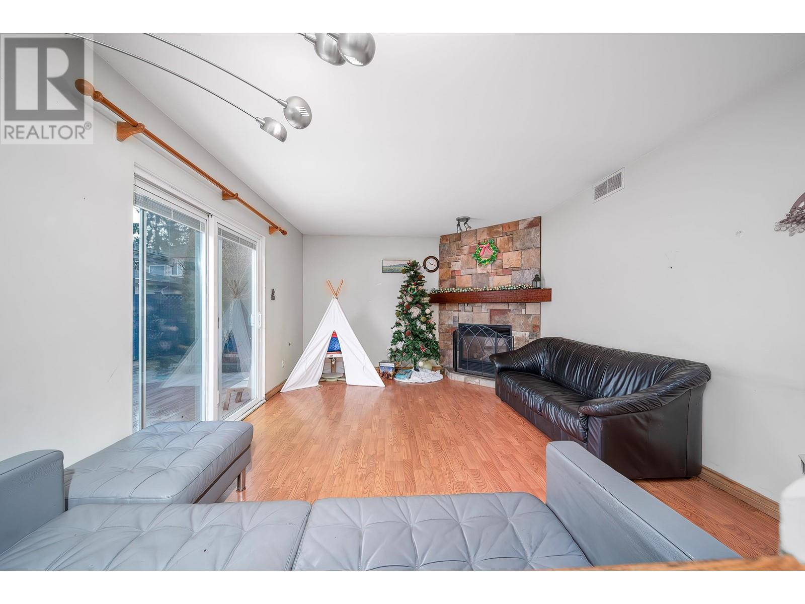 Listing Picture 6 of 30 : 9940 AQUILA ROAD, Richmond / 烈治文 - 魯藝地產 Yvonne Lu Group - MLS Medallion Club Member