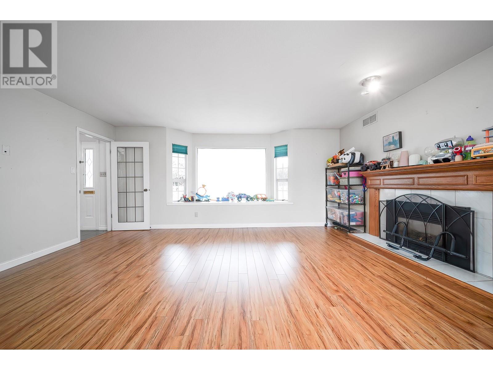 Listing Picture 13 of 30 : 9940 AQUILA ROAD, Richmond / 烈治文 - 魯藝地產 Yvonne Lu Group - MLS Medallion Club Member