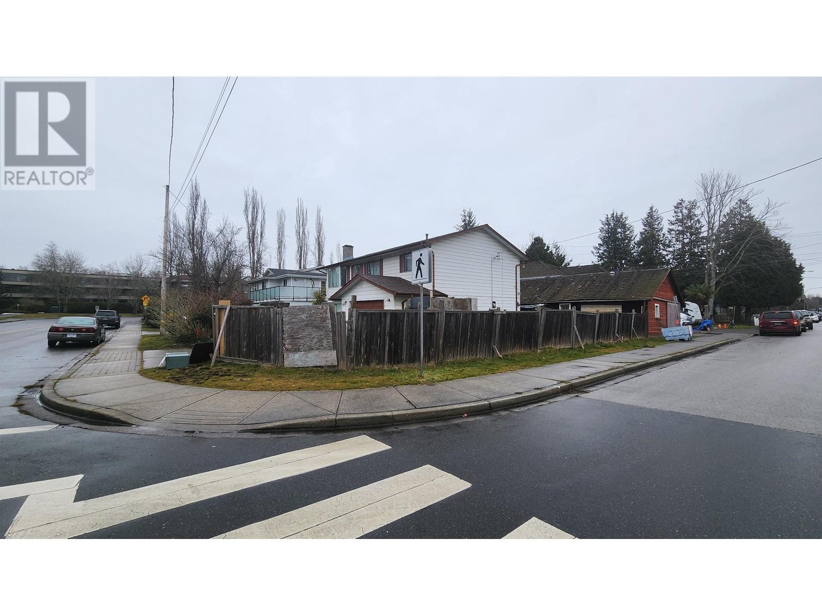 Property at 4756 47A STREET image 3