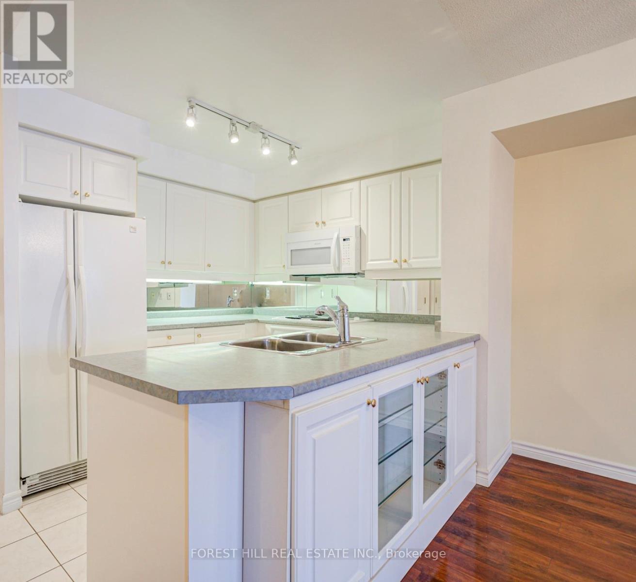 Property at 505 - 18 WANLESS AVENUE image 4