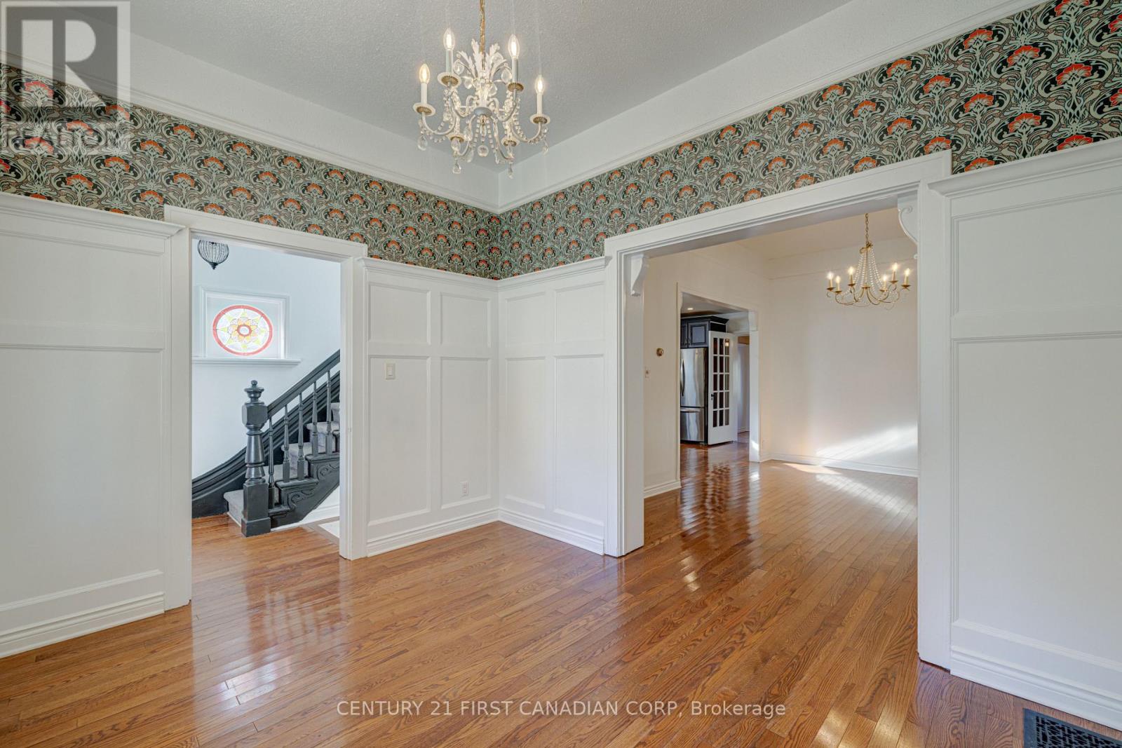 Photo 8 of 41 for 463 Maitland Street