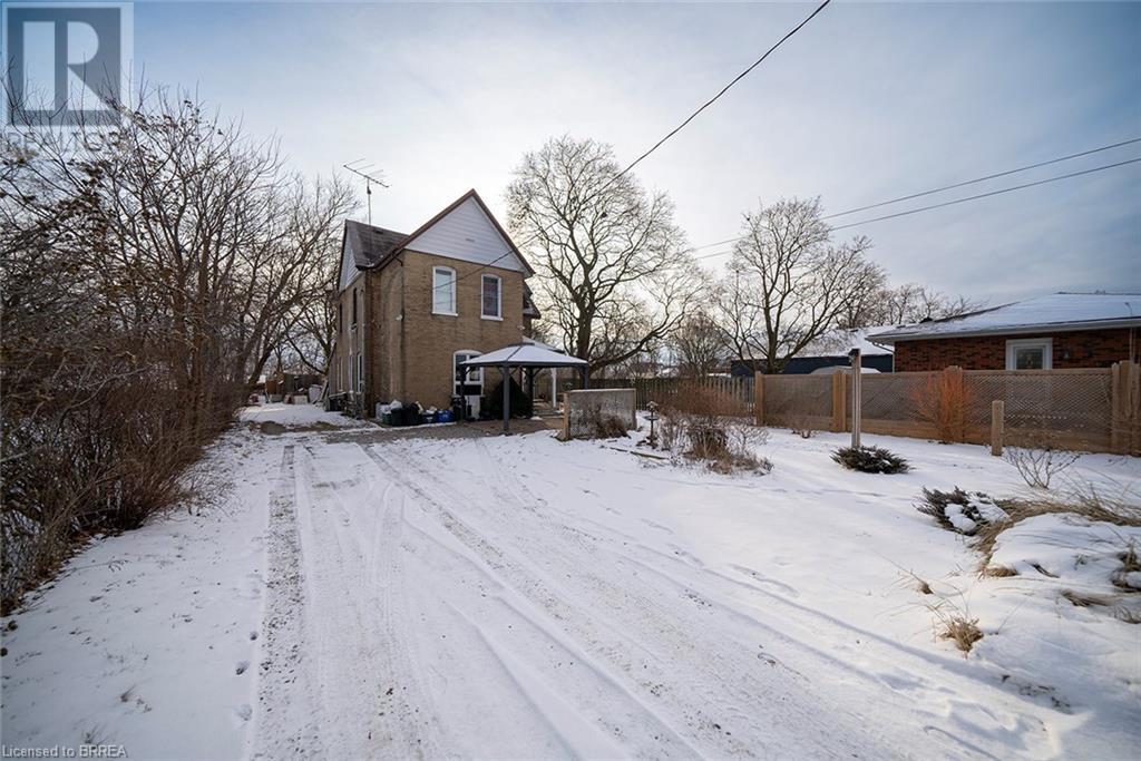 165 Sydenham Street, Brantford, Ontario  N3R 3Z1 - Photo 2 - 40689279