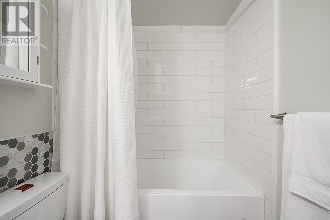 Listing Picture 21 of 37 : 211 1429 E 4TH AVENUE, Vancouver / 溫哥華 - 魯藝地產 Yvonne Lu Group - MLS Medallion Club Member