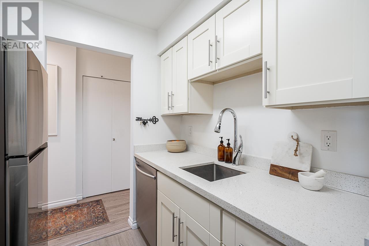 Listing Picture 10 of 37 : 211 1429 E 4TH AVENUE, Vancouver / 溫哥華 - 魯藝地產 Yvonne Lu Group - MLS Medallion Club Member