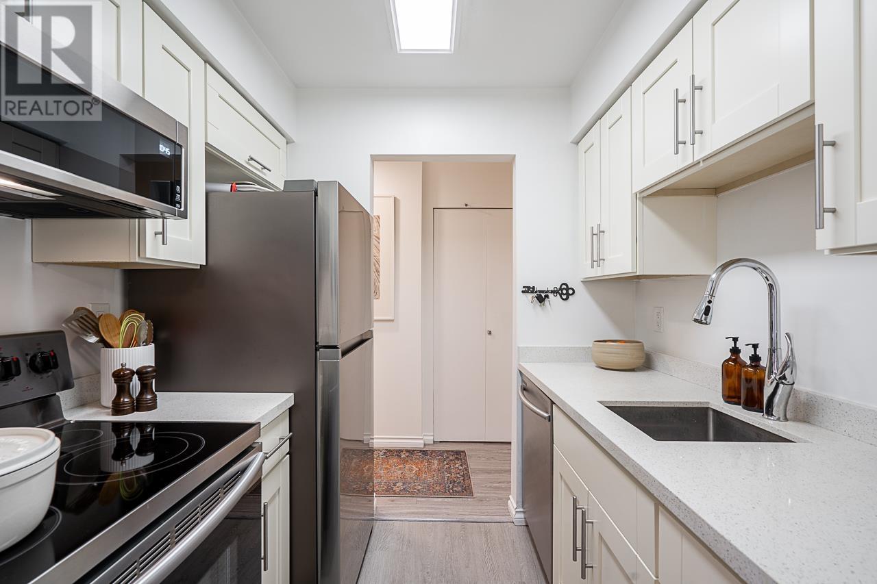 Listing Picture 9 of 37 : 211 1429 E 4TH AVENUE, Vancouver / 溫哥華 - 魯藝地產 Yvonne Lu Group - MLS Medallion Club Member