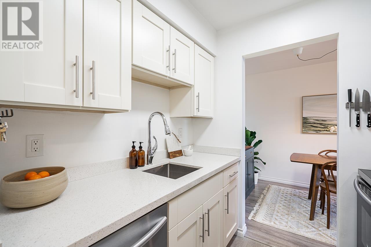 Listing Picture 14 of 37 : 211 1429 E 4TH AVENUE, Vancouver / 溫哥華 - 魯藝地產 Yvonne Lu Group - MLS Medallion Club Member