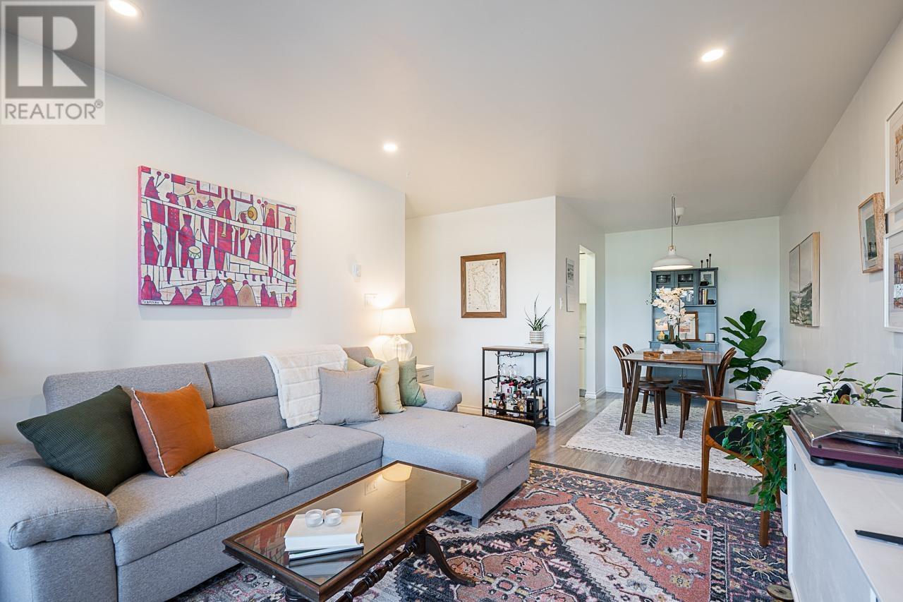 Listing Picture 5 of 37 : 211 1429 E 4TH AVENUE, Vancouver / 溫哥華 - 魯藝地產 Yvonne Lu Group - MLS Medallion Club Member