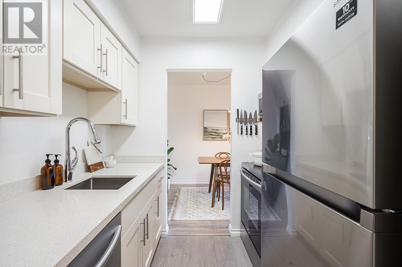 Listing Picture 12 of 37 : 211 1429 E 4TH AVENUE, Vancouver / 溫哥華 - 魯藝地產 Yvonne Lu Group - MLS Medallion Club Member