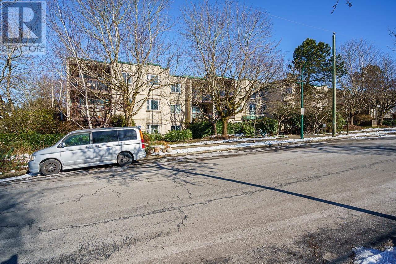 Listing Picture 28 of 37 : 211 1429 E 4TH AVENUE, Vancouver / 溫哥華 - 魯藝地產 Yvonne Lu Group - MLS Medallion Club Member